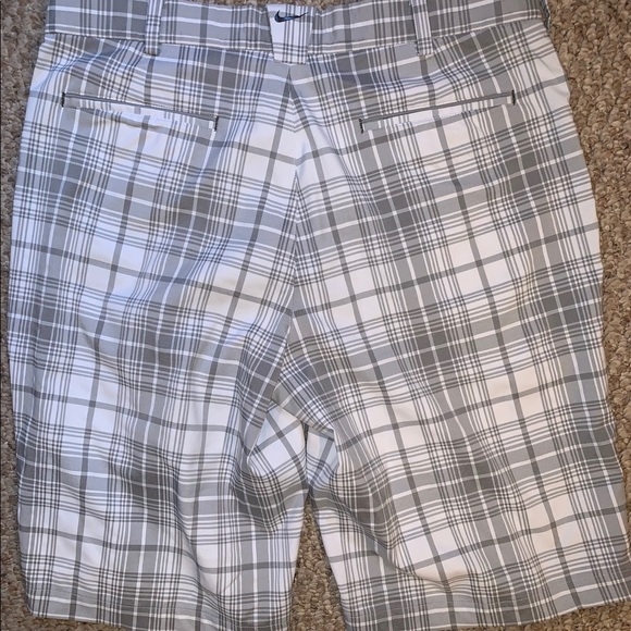 Nike Golf Shorts - Size 34 - Picture 3 of 3